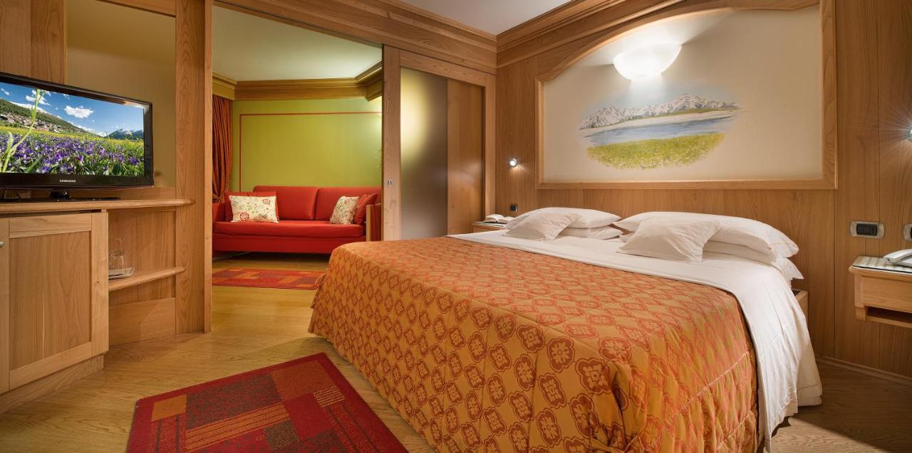 Hotel Baita Montana Livigno Exteriör bild